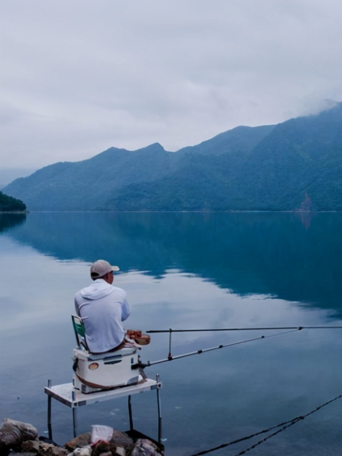|教你垂钓时如何选钓位的三大绝招，上鱼效果错不了！——盛世三渔