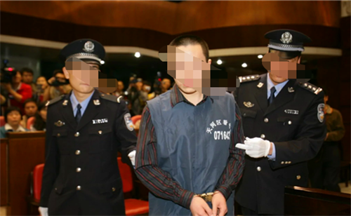 广州一男子趁取款机故障,取出17万被判无期,改判出狱后说没恶意
