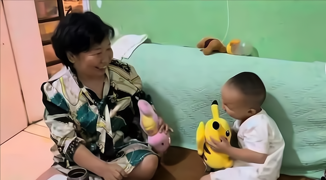 杜新枝|杜新枝微信头像是亲孙,却死磕奇奇悦悦不撒手,田静迟早会爆发