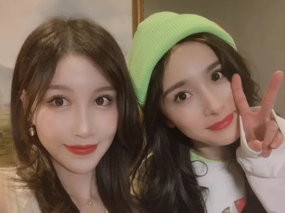 李现|有种“献丑”叫网红和明星合影，镜头是照妖镜？李现是来搞笑的吧