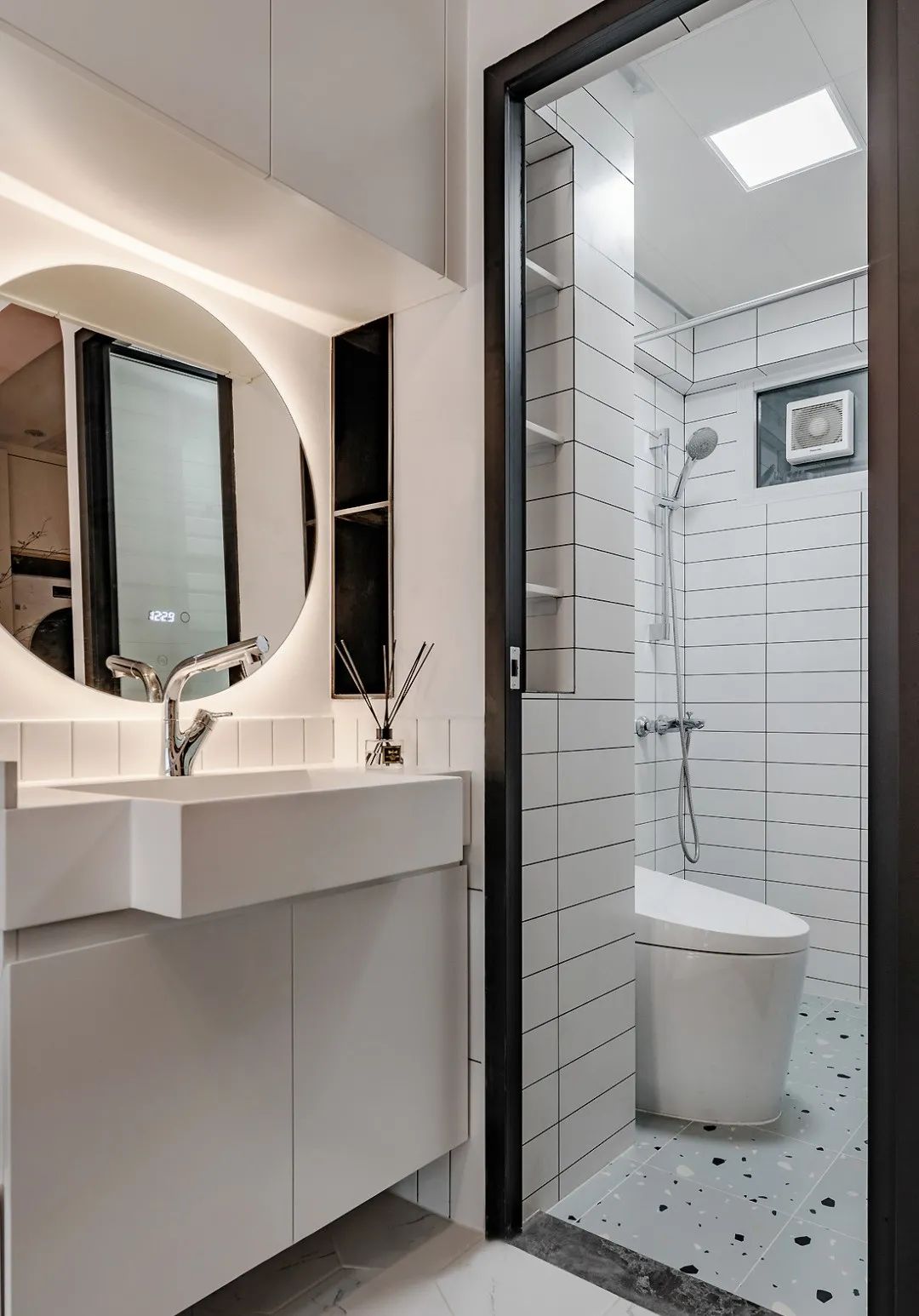 老年小妙招|越来越多人卫生间这样做收纳，比置物架效果好太多，不占地还省钱！