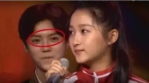 张艺兴|曾曝拒与热巴炒CP，如今和杨紫穿情侣装，张艺兴终于来真的？