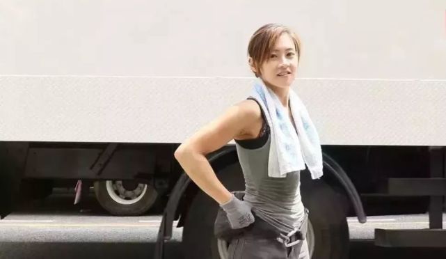 朱芊佩|香港“最美搬运工”朱芊佩：坚持干体力活10年，结婚后现在怎样了？