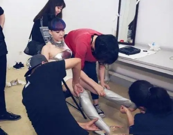 吴莫愁|吴莫愁29岁生日圈内无一祝福，从代言费1.3亿到无人问津，她经历了什么