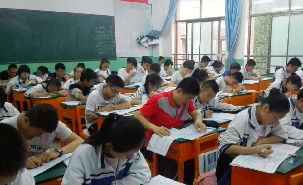 大学|“文科生与理科生”，两者之间哪一个更吃香？别等毕业后再了解