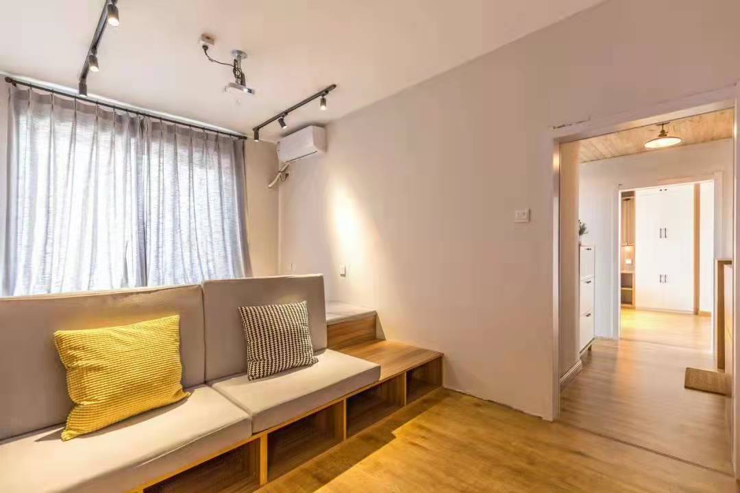 一个儿童房间，满足娱乐，书房，加卧室？