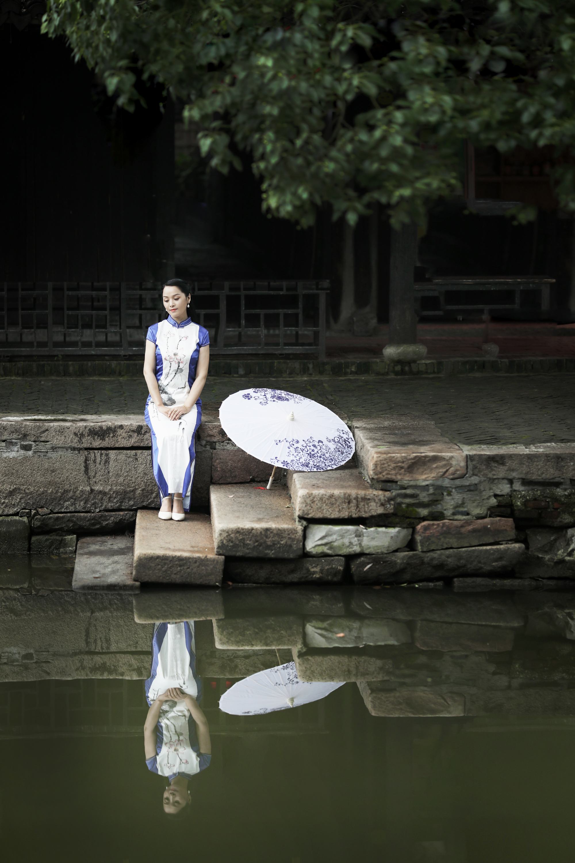 梦醒之后,那女子不变的烂漫温婉,浅笑依然