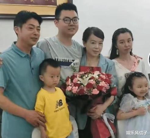 许敏|姚威半夜带父母逛驻马店，母子之间的互动引热议，粉丝忍不住落泪