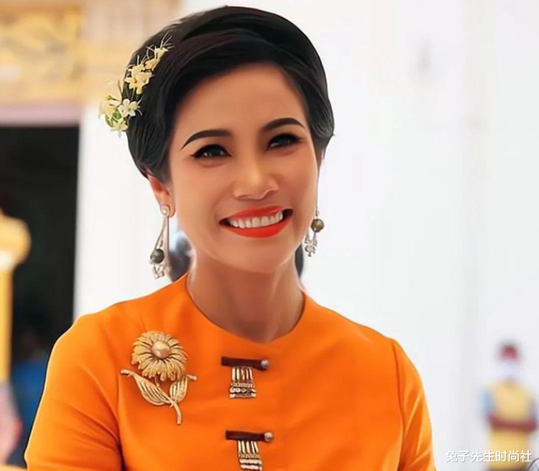 兔子先生时尚社 苏提达长发披肩改造型，“罗莉”容颜胜过西拉米，难怪泰王选择她