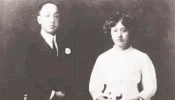 阳光语言矫正说|14岁董竹君来了月事，照顾她的孟妈妈脸色大变：快逃！否则接客