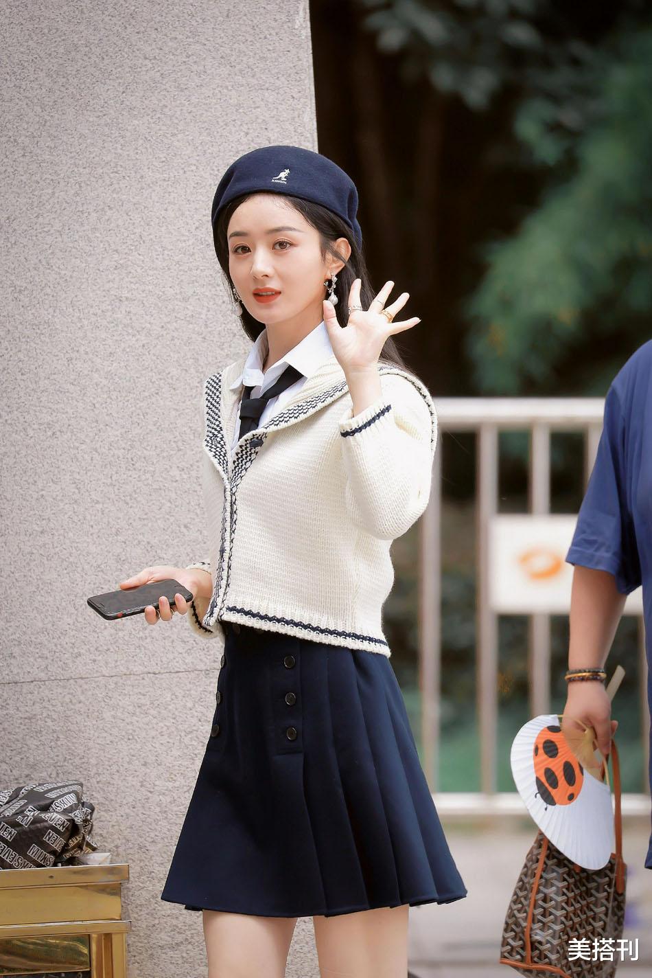 赵丽颖|赵丽颖刻意营销少女感？33岁穿学院风青春活力，网友：脸有先天优势