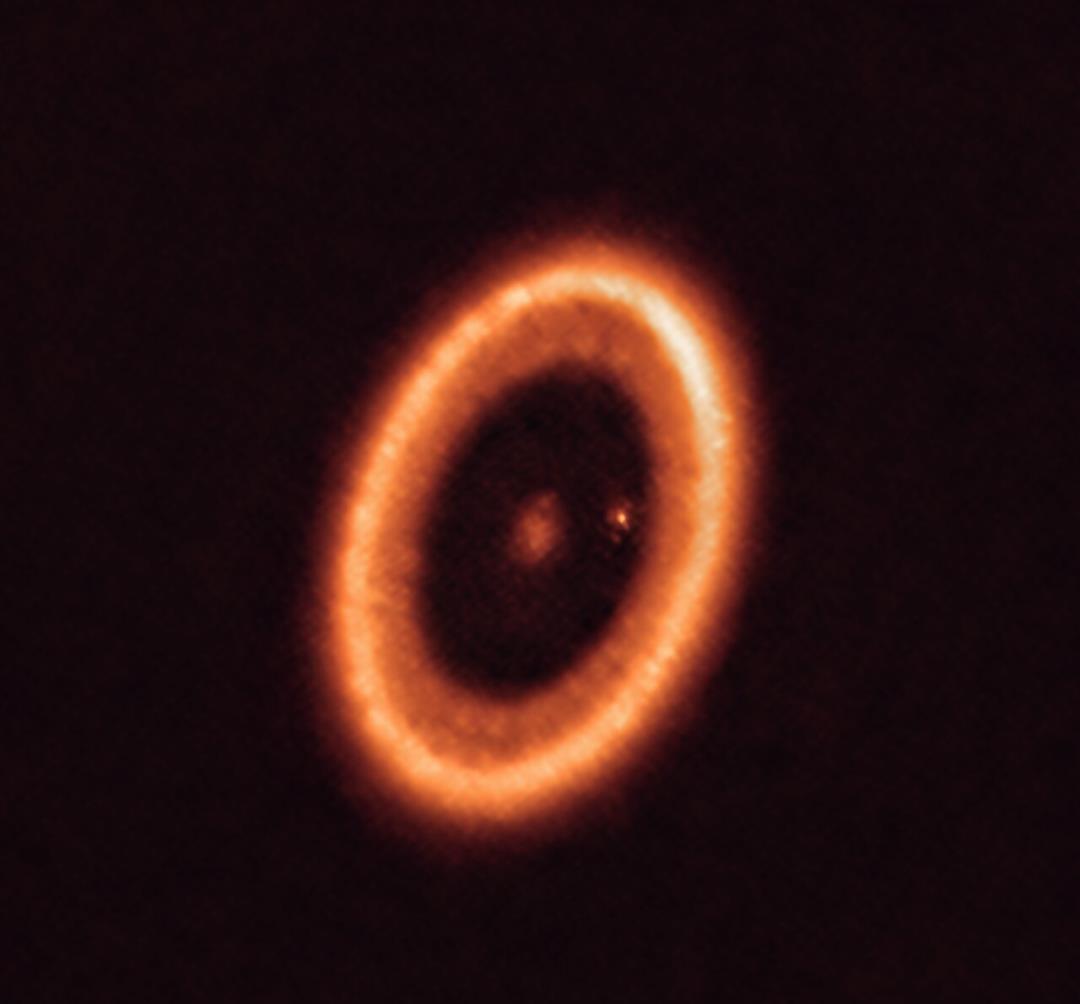  科学家首次观测到“婴儿时期”的系外行星，可能成为双恒星系统！