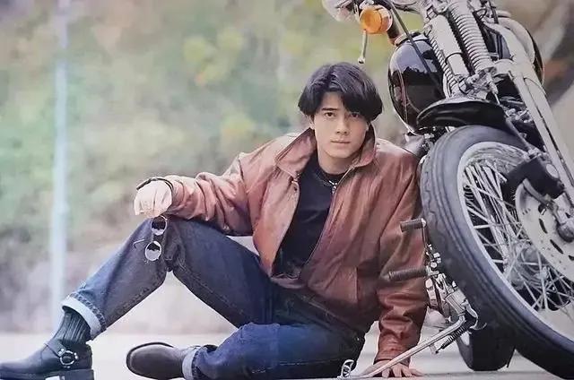 |娱乐圈六对年龄差距大的情侣，都是狠人，最大差49岁，最小差20岁！