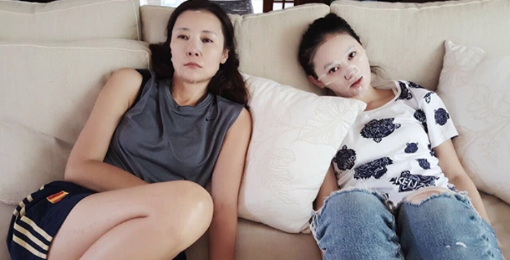 |柯蓝晒出自己住的房子，用铁架搭建了小阁楼，把阁楼当卧室来用