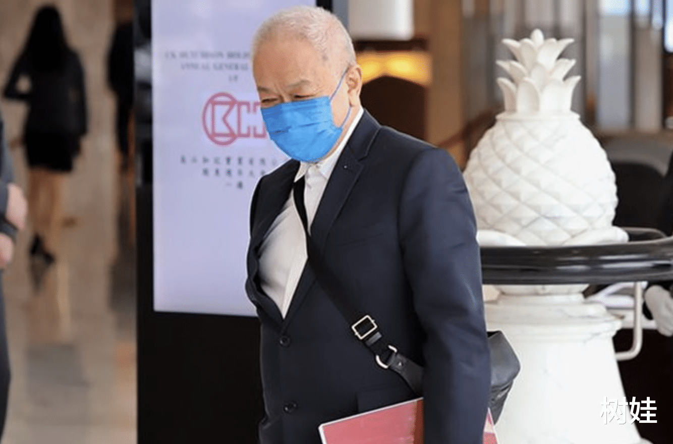 李嘉诚 李嘉诚心腹年薪降至1.6亿，每分钟仍有300元，比李泽钜薪资高一半