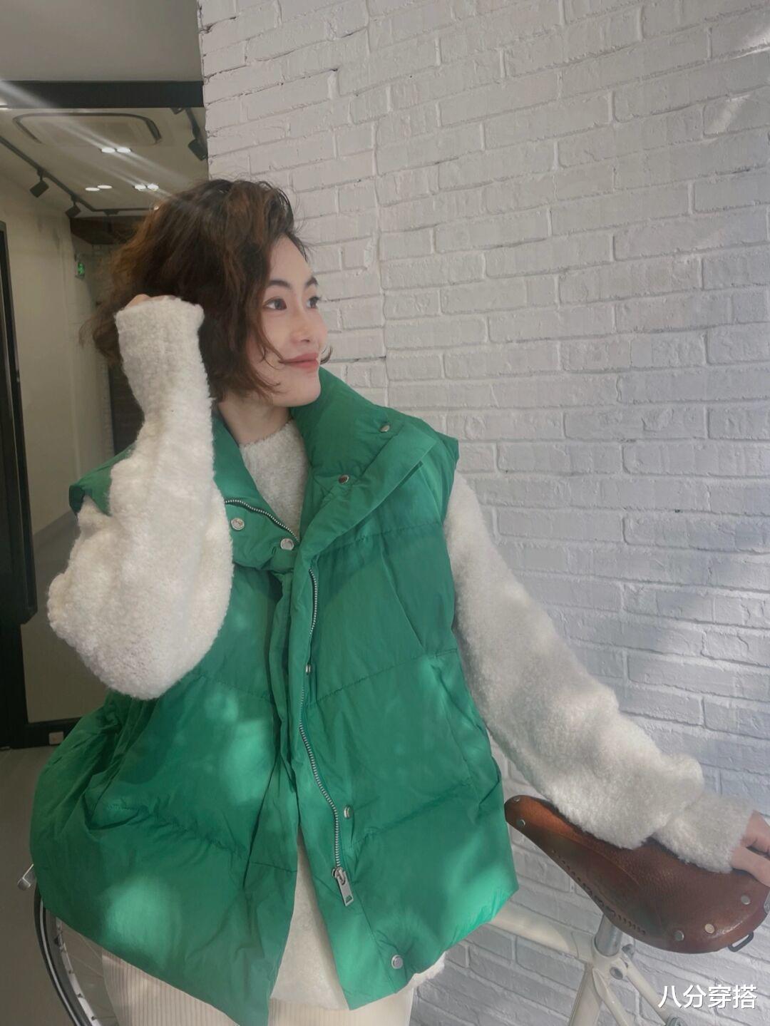 八分穿搭 早冬适合穿“羽绒马甲”，为你介绍4个实用款式，时髦保暖又百搭
