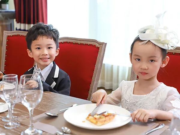 兜妈爱叨叨|头戴王冠，身穿公主裙，“小名媛培训班”引争议：学来何用？