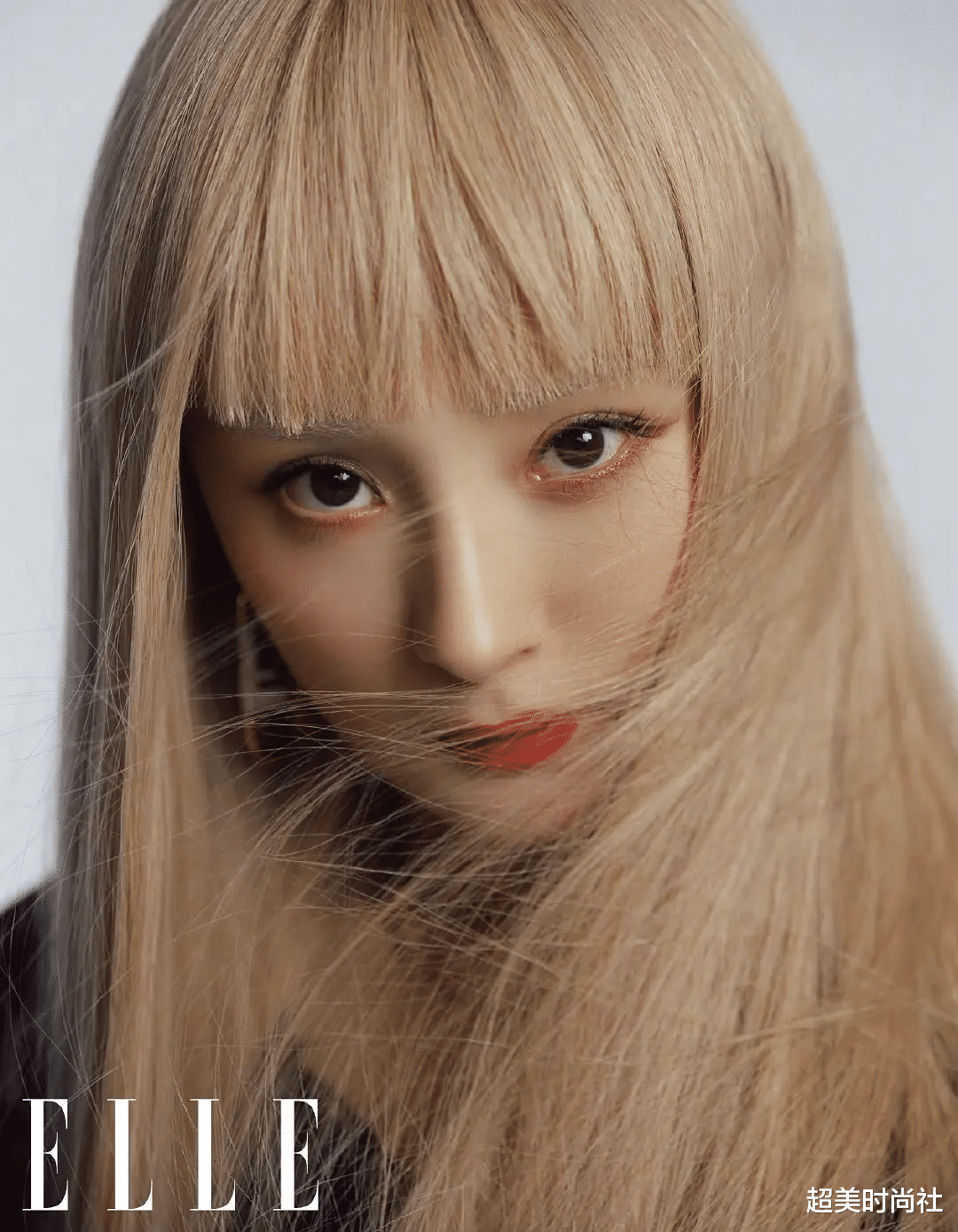 超美时尚社|杨幂戴金色假发拍大片,34岁仍在不断尝试新风格,网友:不懂时尚