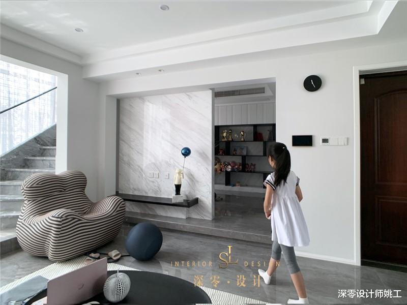 |客厅连着阳台，有什么好犹豫的，纳入室内，压根不耽误你日常洗晾