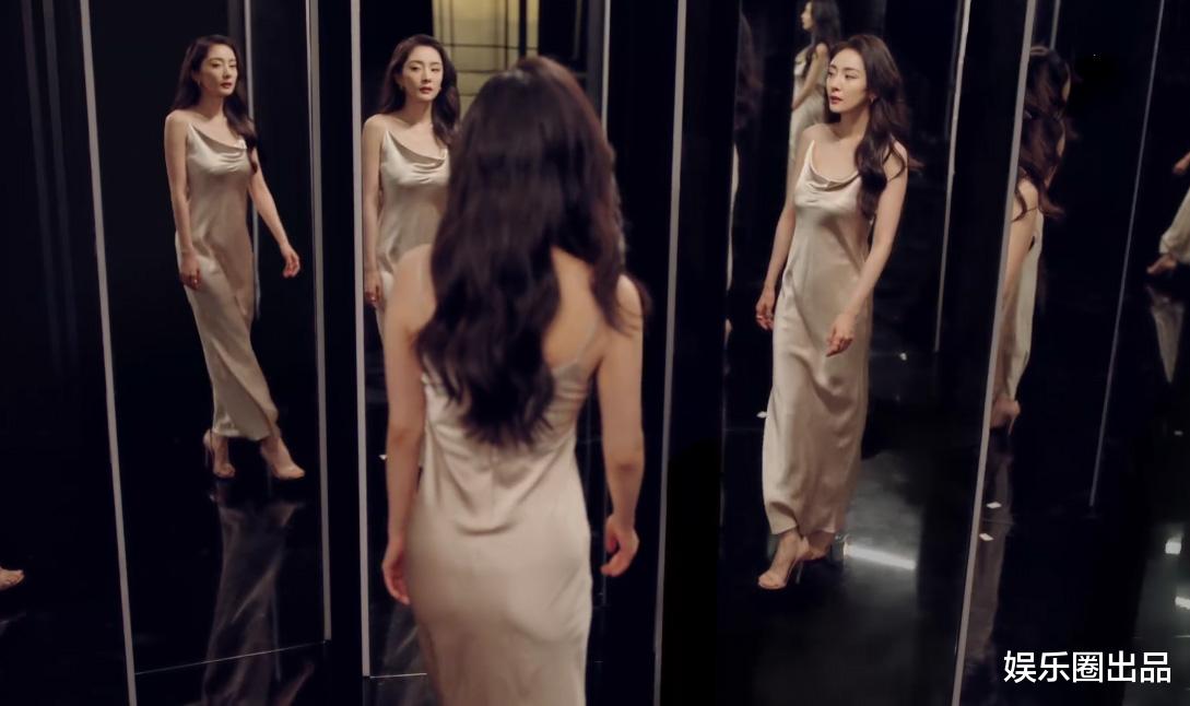 杨幂|杨幂拍摄美妆代言大片，穿吊带裙松松垮垮，评论区却一片好评