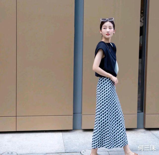 何三沫|要做有品位的女生，仙气飘飘的半身裙穿搭温柔满分，高级又有气质