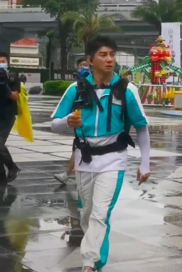 湖南卫视|湖南卫视新综艺在昆明录制，擅自封路致拥堵，不少上班族迟到请假