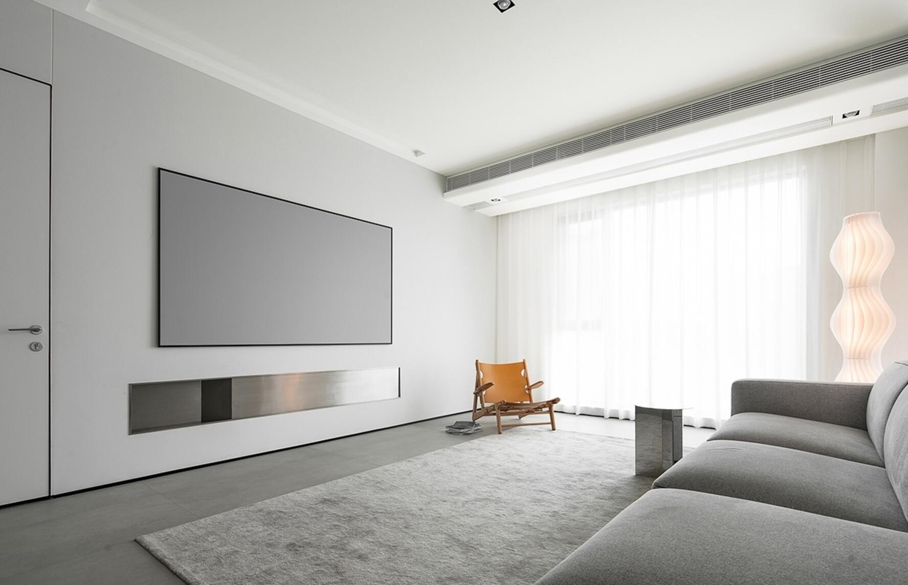 为追求极简主义，她将新家装修得一尘不染，完工后太高级了