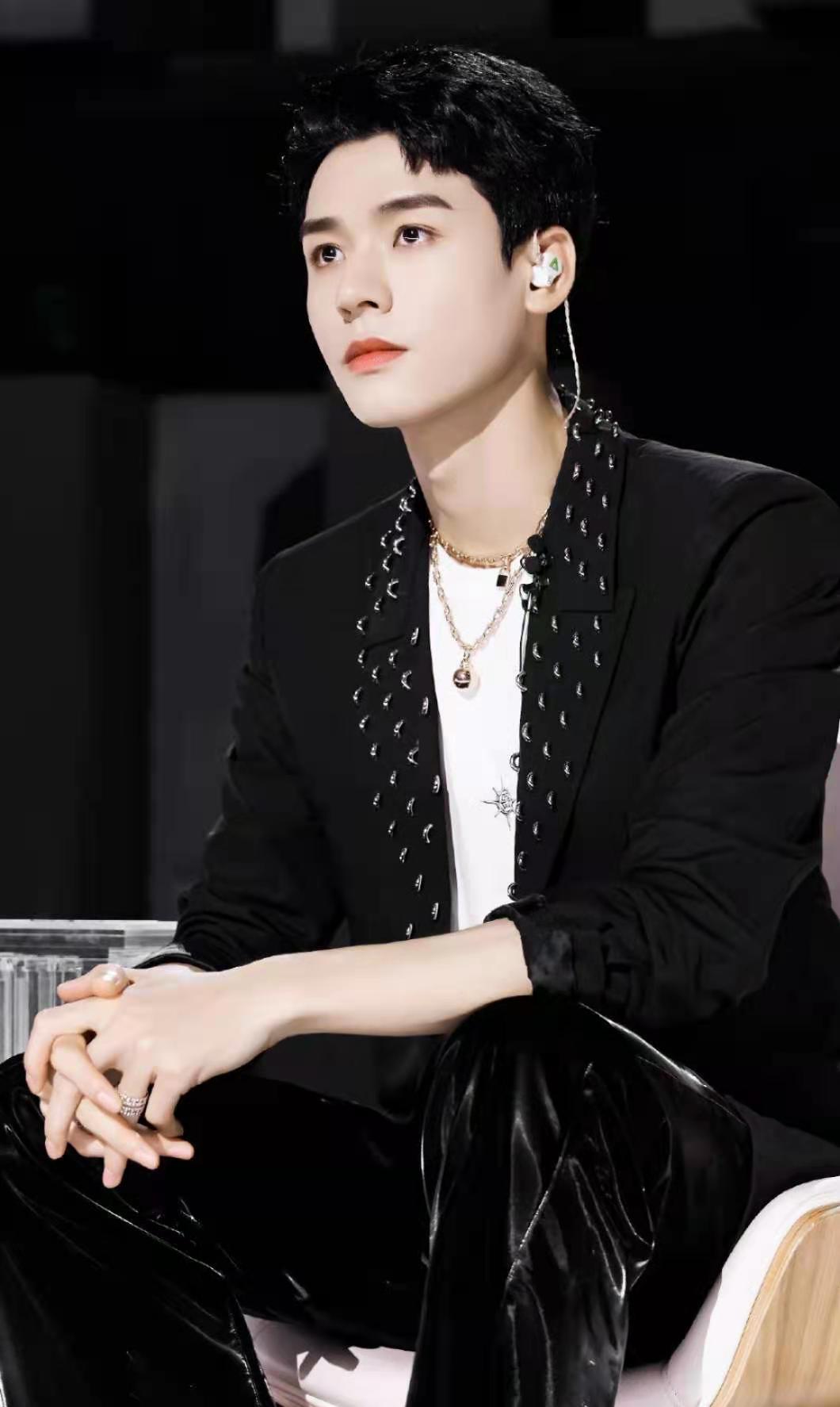 龚俊|张哲瀚龚俊加盟《青游3》！节目组强势官宣，新老顶流名场面