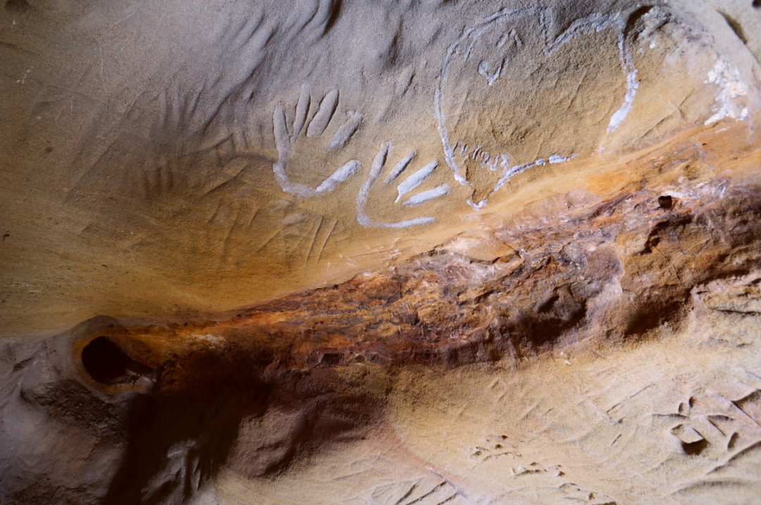柴达木盆地 白公山之谜：距今15万年，百米铁管贯穿山体，成因至今未解