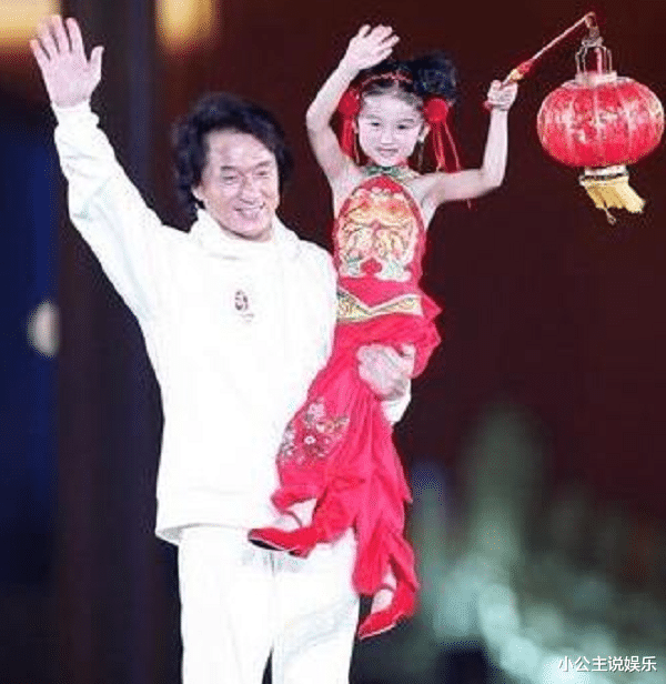 陆子艺|她6岁与成龙一起上春晚，14岁因演《花千骨》被吐槽，如今怎么样