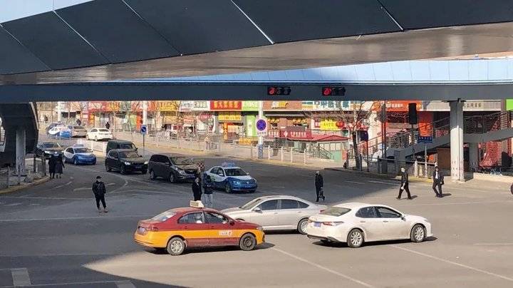 文化关注 烟台的过街天桥，究竟何时才能发挥你的作用？