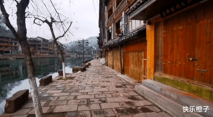 凤凰古城 实拍: 湖南凤凰古城十铺九空,景区异常萧条