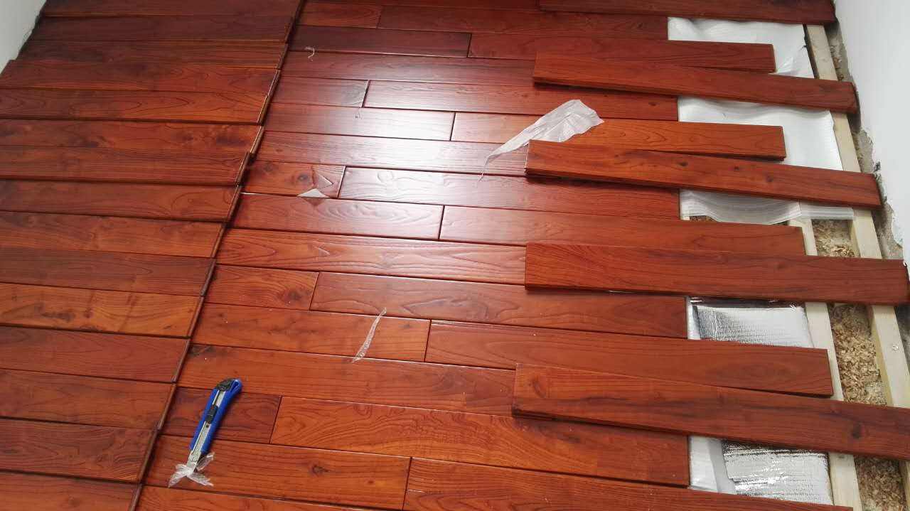 |地板、踢脚线、定制衣柜、木门的安装顺序，做对了才能严丝合缝