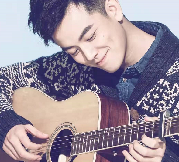 房车|31岁男星官宣恋情！与高颜值女友甜蜜相拥，为省钱让其住9月房车