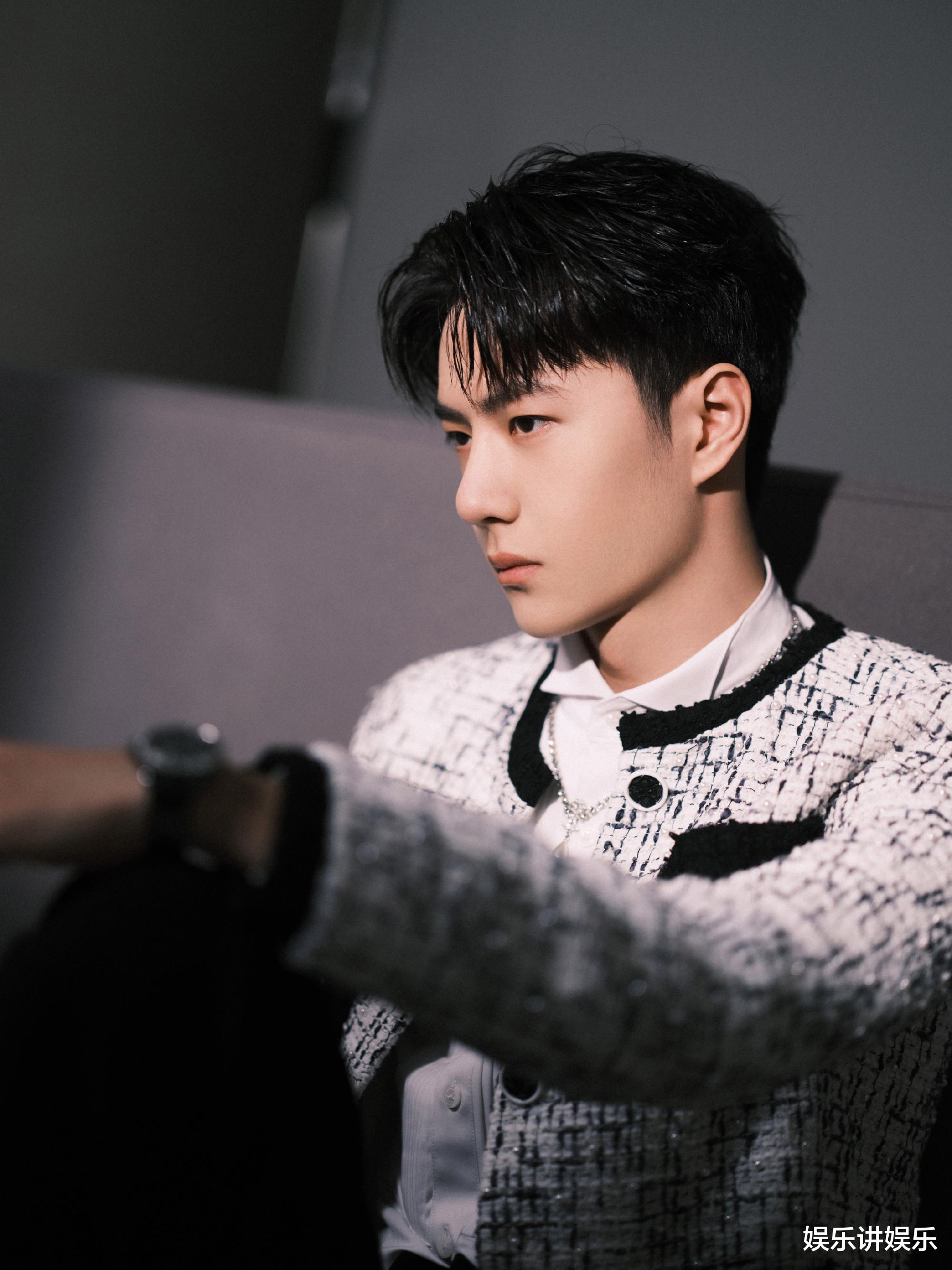 鹿晗|工作室发广告,粉丝却是催正主出现,是让人牵肠挂肚的王一博了!