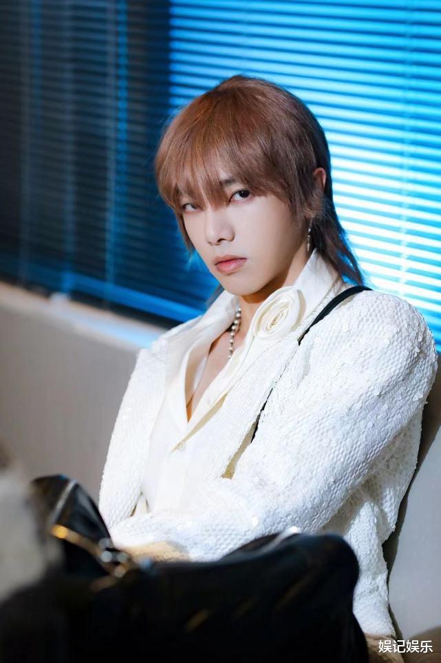 华晨宇|华晨宇被导演爆料还有一个孩子，孩子妈是另一女星，不是张碧晨