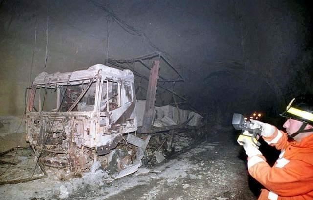 喜欢吃水果的君君 最绝望的死法：1000度高温53小时烘烤，39人在隧道里被“煮熟”