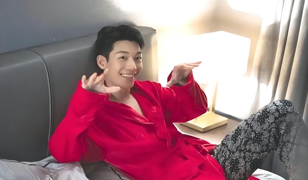 李栋旭|韩剧《邪恶与疯狂》李栋旭、魏化俊“性感红色”诱惑,兄弟罗曼史