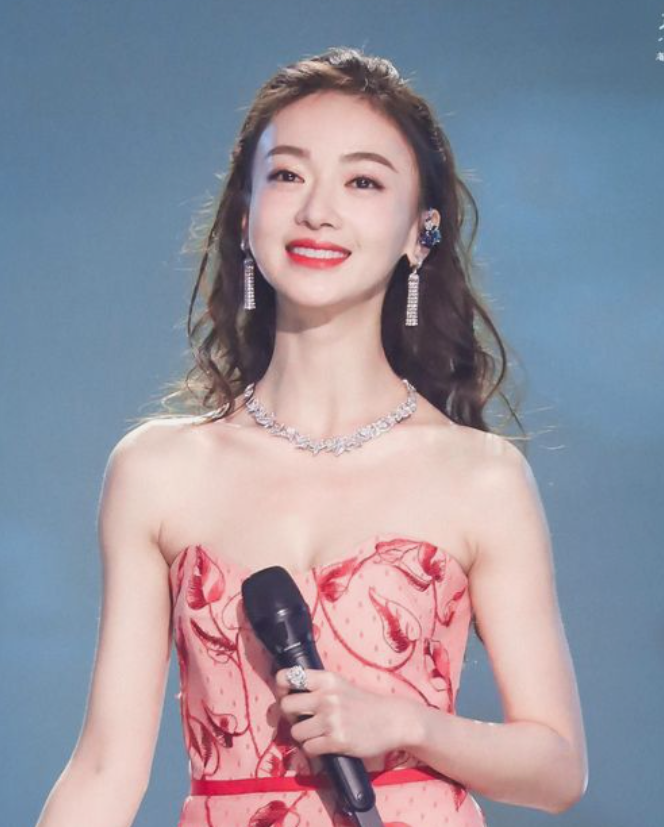 吴谨言|吴谨言 一个被于正捧红的女明星， 耍大牌害了自己， 你们喜欢她吗