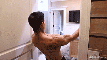 俯卧撑|10个最有助于“增肌练大”的徒手自重动作