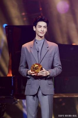 罗云熙|罗云熙伤后照流出，网友们纷纷感叹小鱼仙倌变成了鱼骨