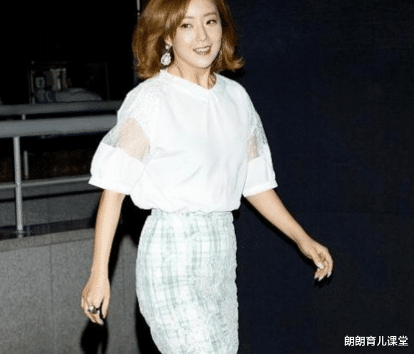 赵薇|43岁金喜善遇上44岁赵薇，惨遭碾压：玻尿酸和天然脸果然“有壁”