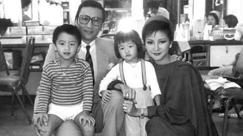 狄波拉|谢贤的强烈攻势下，狄波拉跟美国男友分手了，谢贤终于抱着美人归