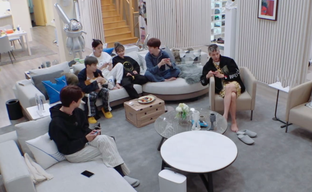 陈伟霆|陈伟霆和刘雨昕打电竞，“短裤造型”意外抢镜，真当自己没女粉？