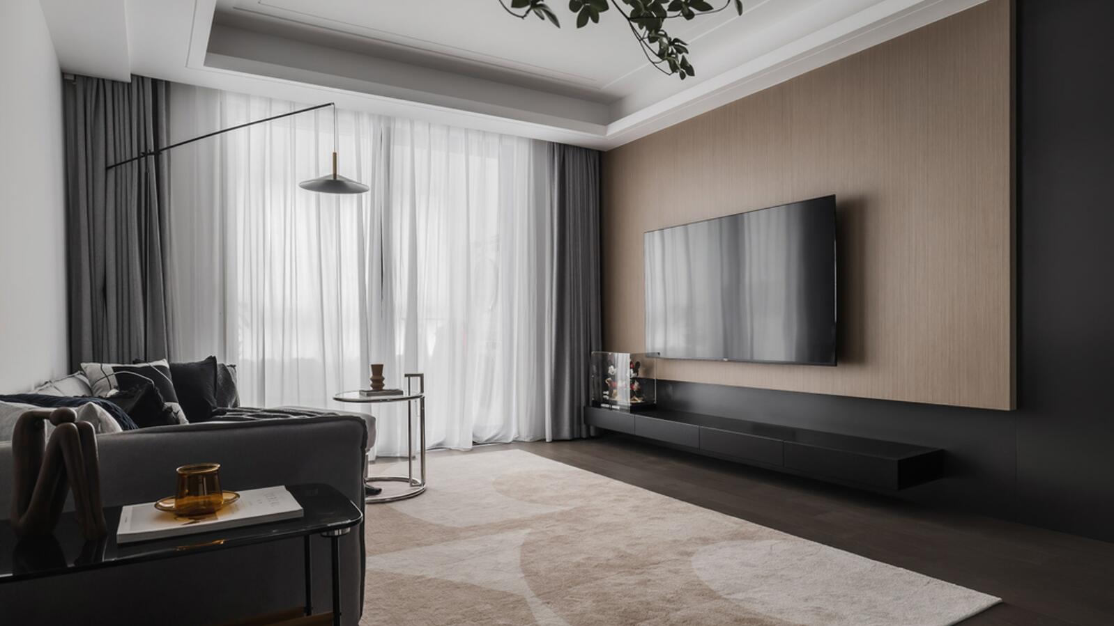 精装房就该有精装的样子，她坚持对空间重组，完工后高级多了