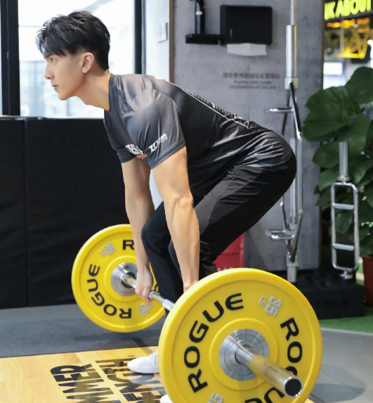 李小冉|42岁不输小鲜肉，把同学熬成了爹，不老男神吴尊给力