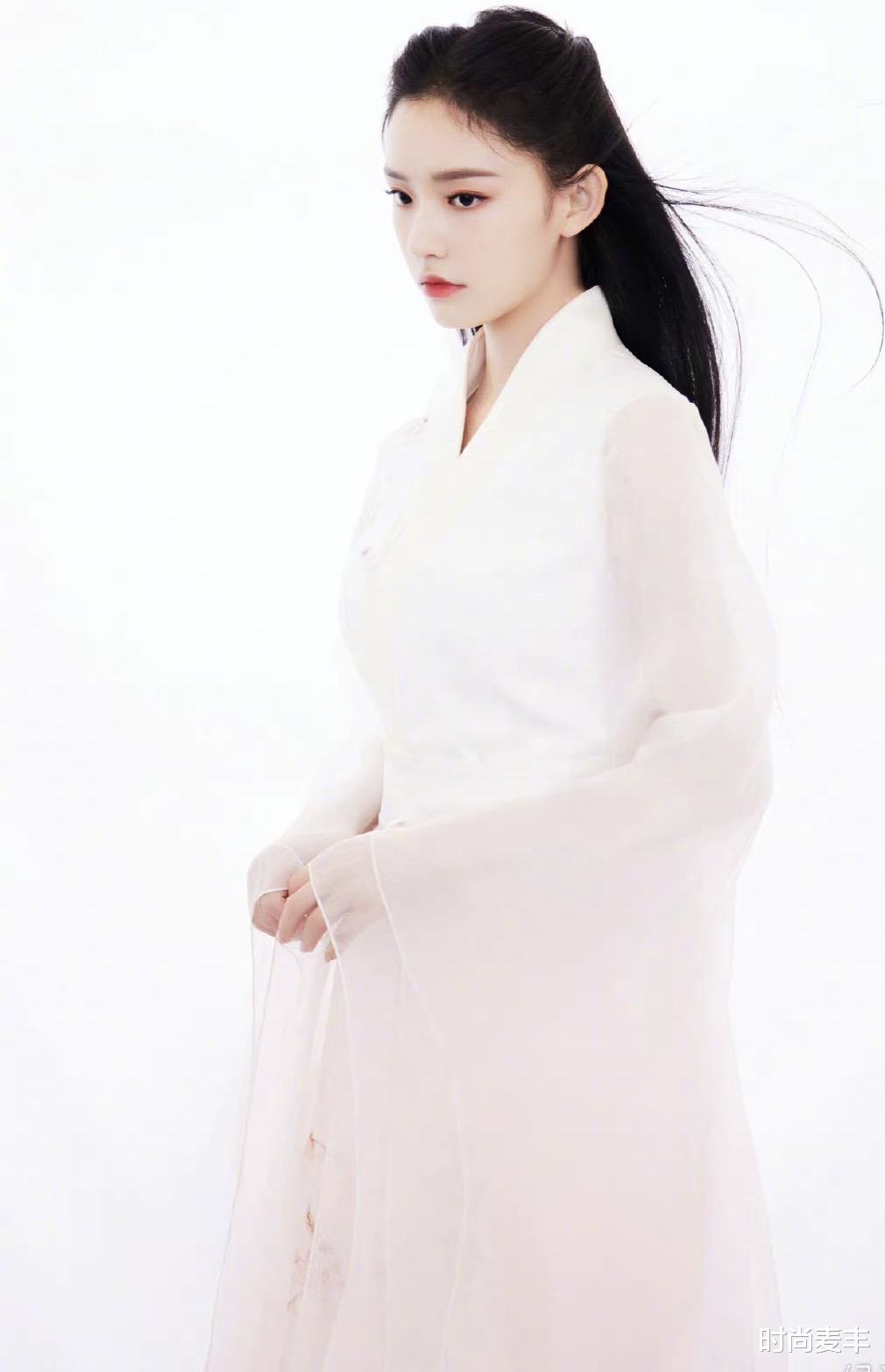 时尚麦丰|林允尝试古装造型，粉色古装配长发抱着琵琶，仙气十足