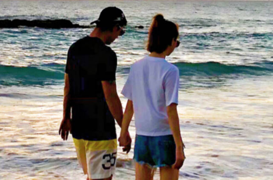 张继科|张继科与美女出游被拍！一起打高尔夫同回酒店，独处3天举止亲密