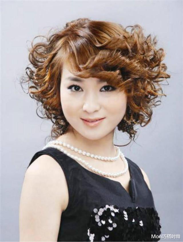 H&M|40岁女人换发型，不要留羊毛卷和碎发头，今年这4种更洋气又减龄
