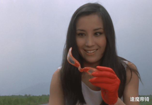 隱藏身份|同樣是日本特攝劇，奧特曼需要隱藏身份，假面騎士為什么不用？